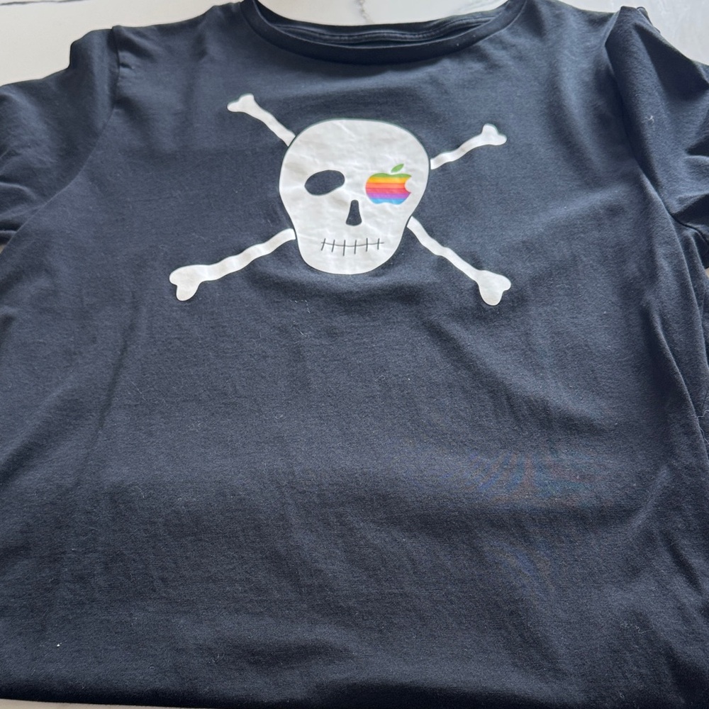 APPLE logo Tshirt